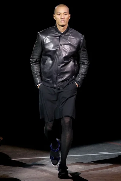 Look 10